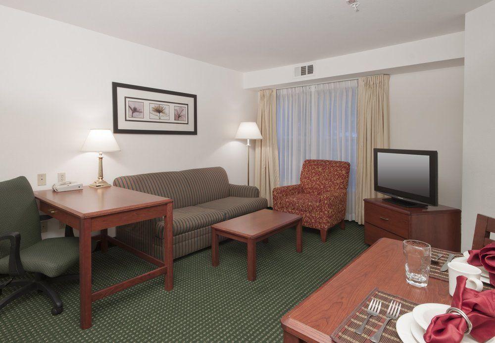 By Marriott Lancaster Hotel 3*