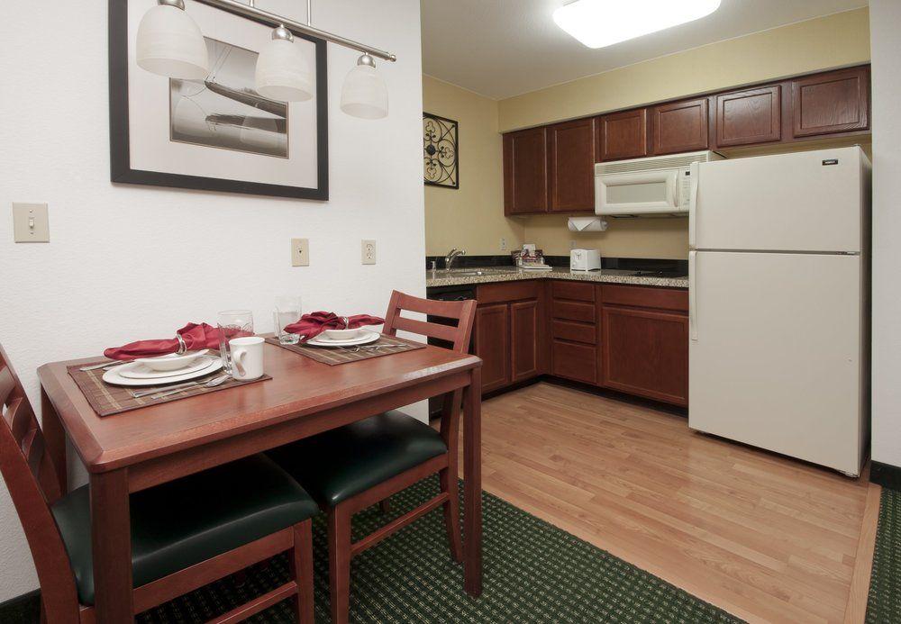 Hotel By Marriott Lancaster 3*