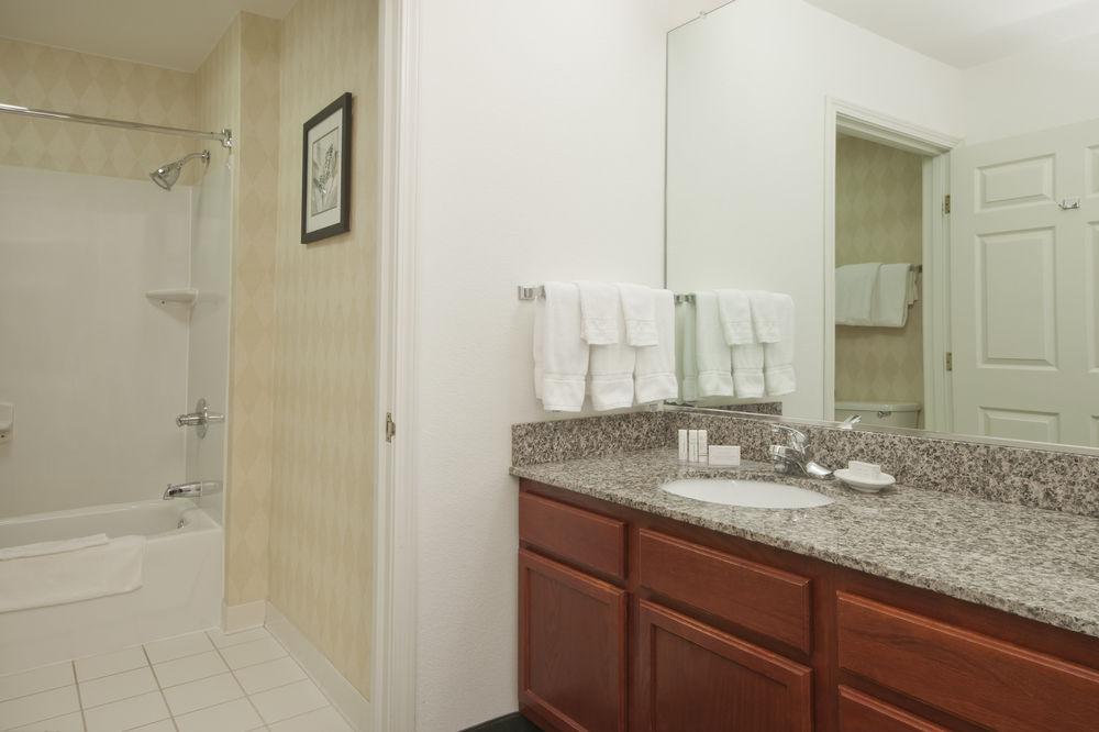 By Marriott Lancaster Hotel
