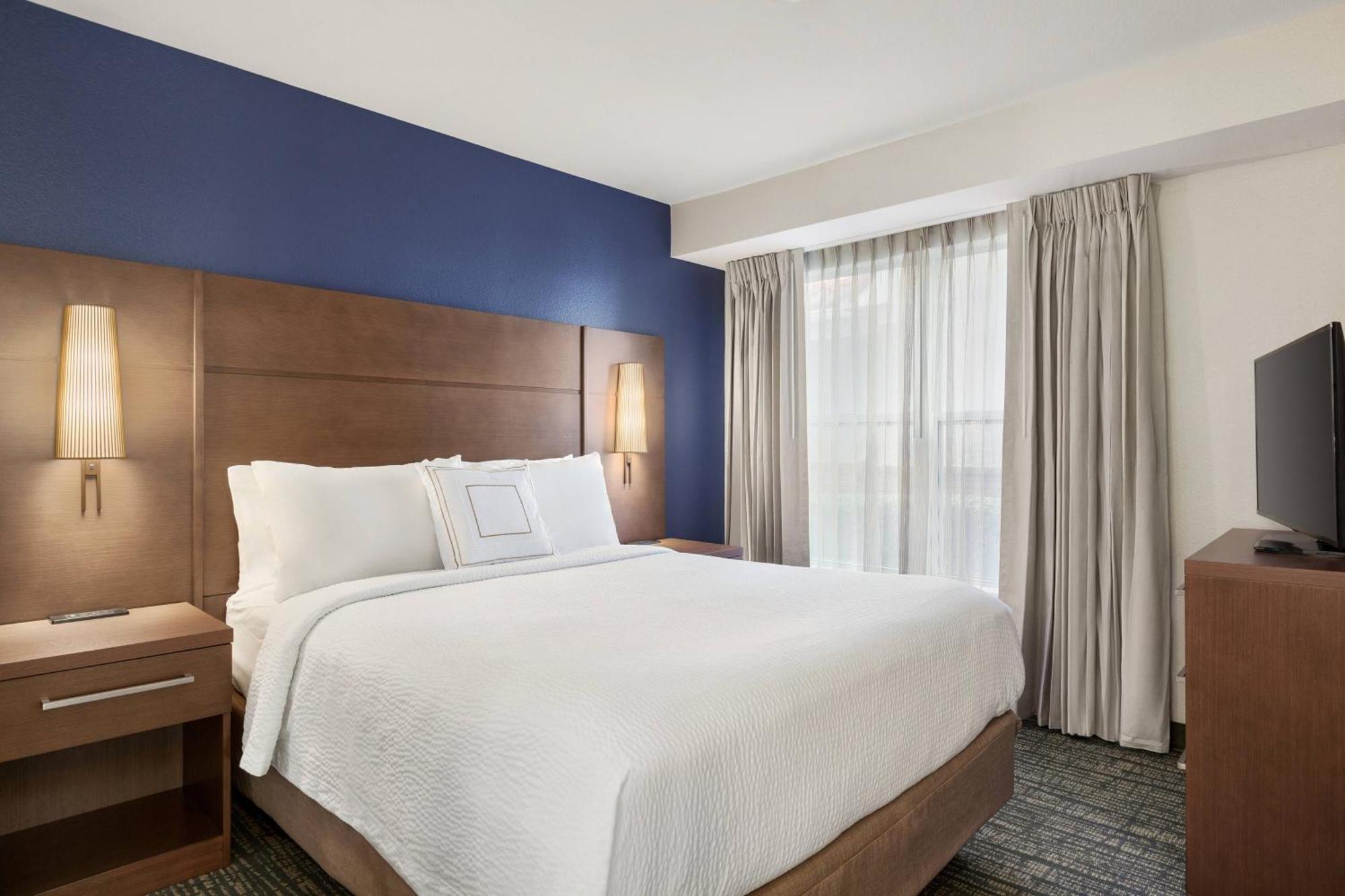 Hotel By Marriott Lancaster
