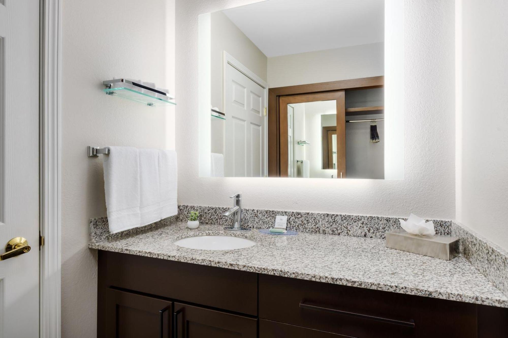 Hotel By Marriott Lancaster 3*