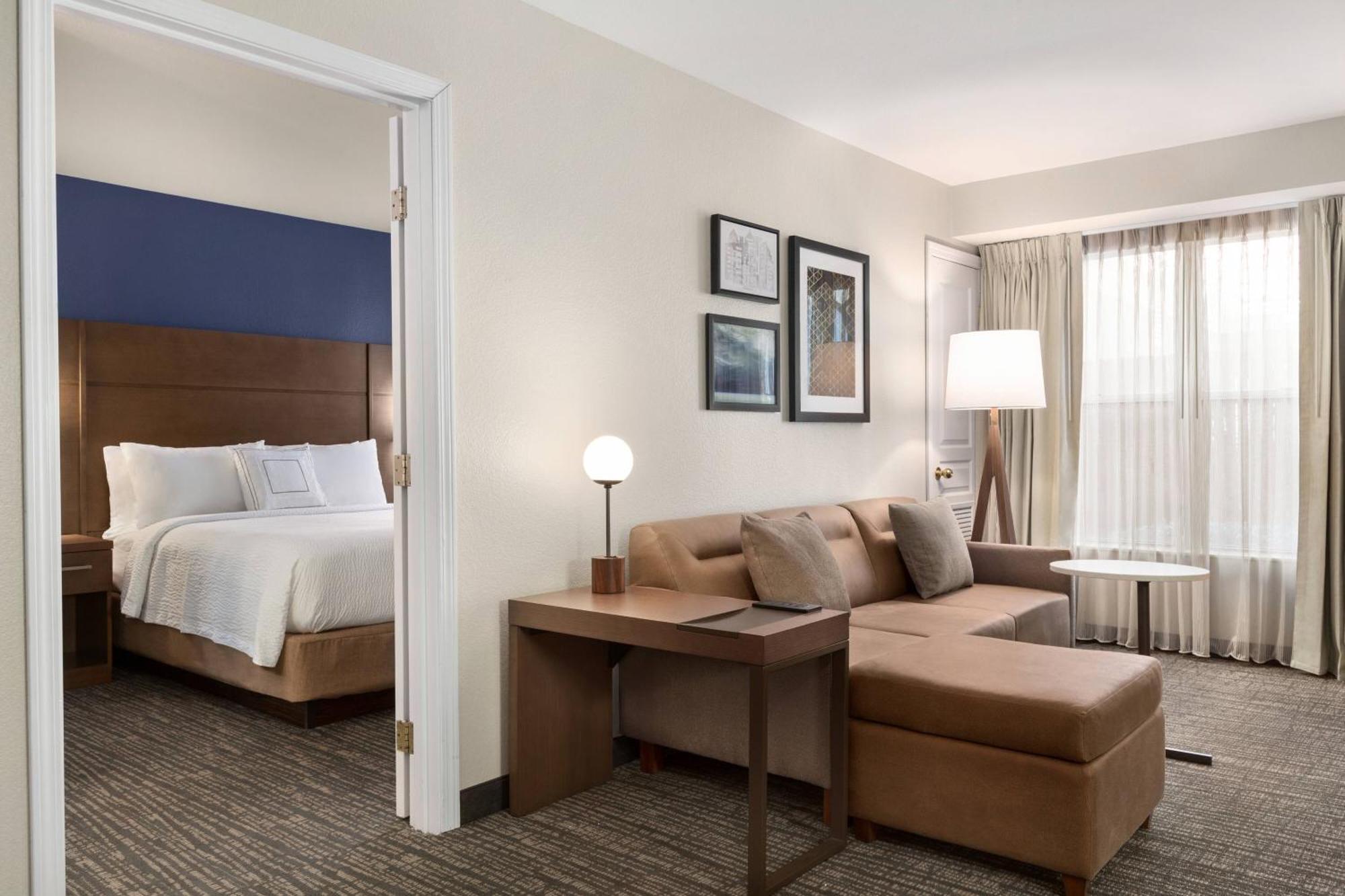 By Marriott Lancaster Hotel 3*