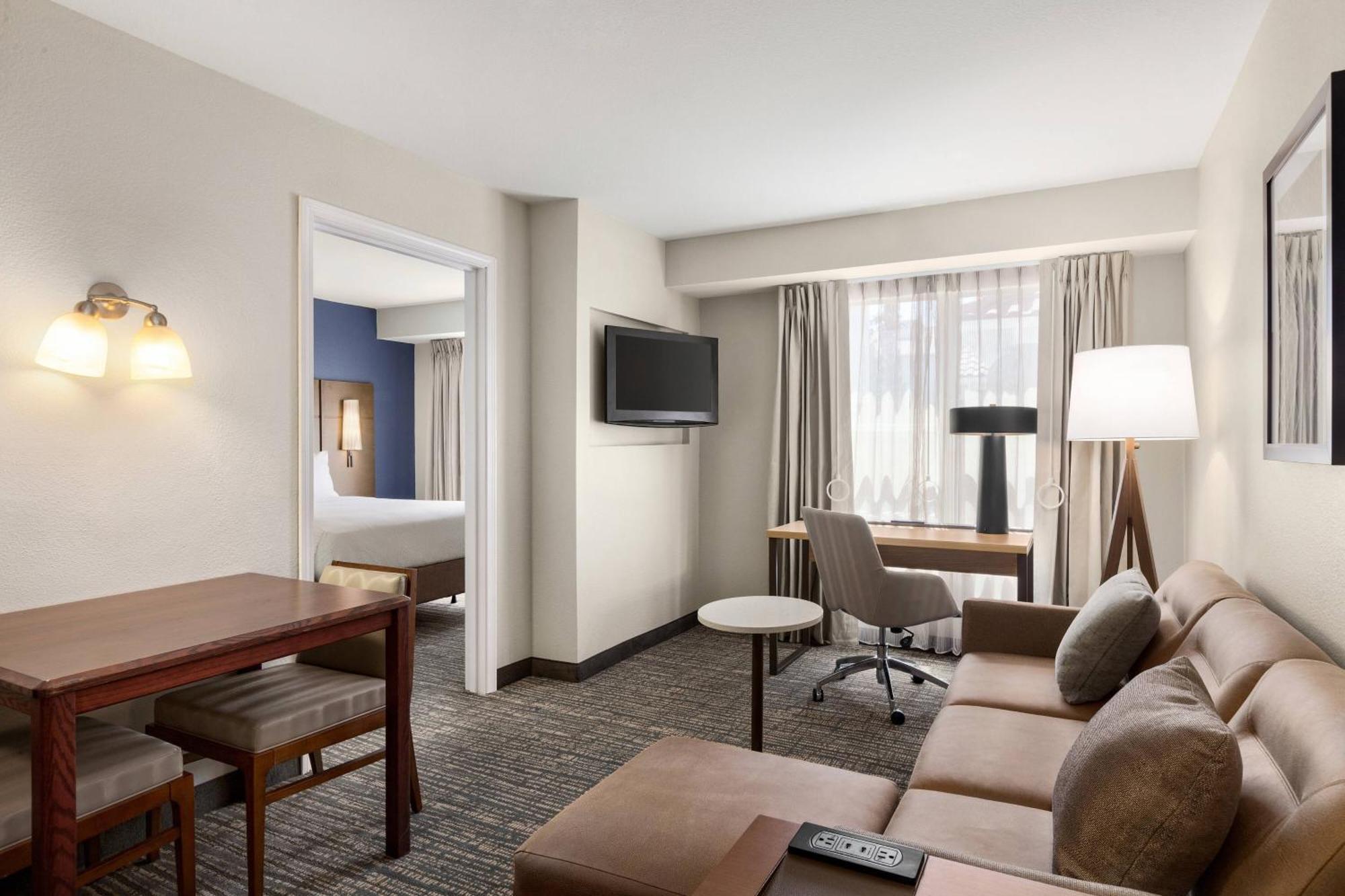 By Marriott Lancaster Hotel
