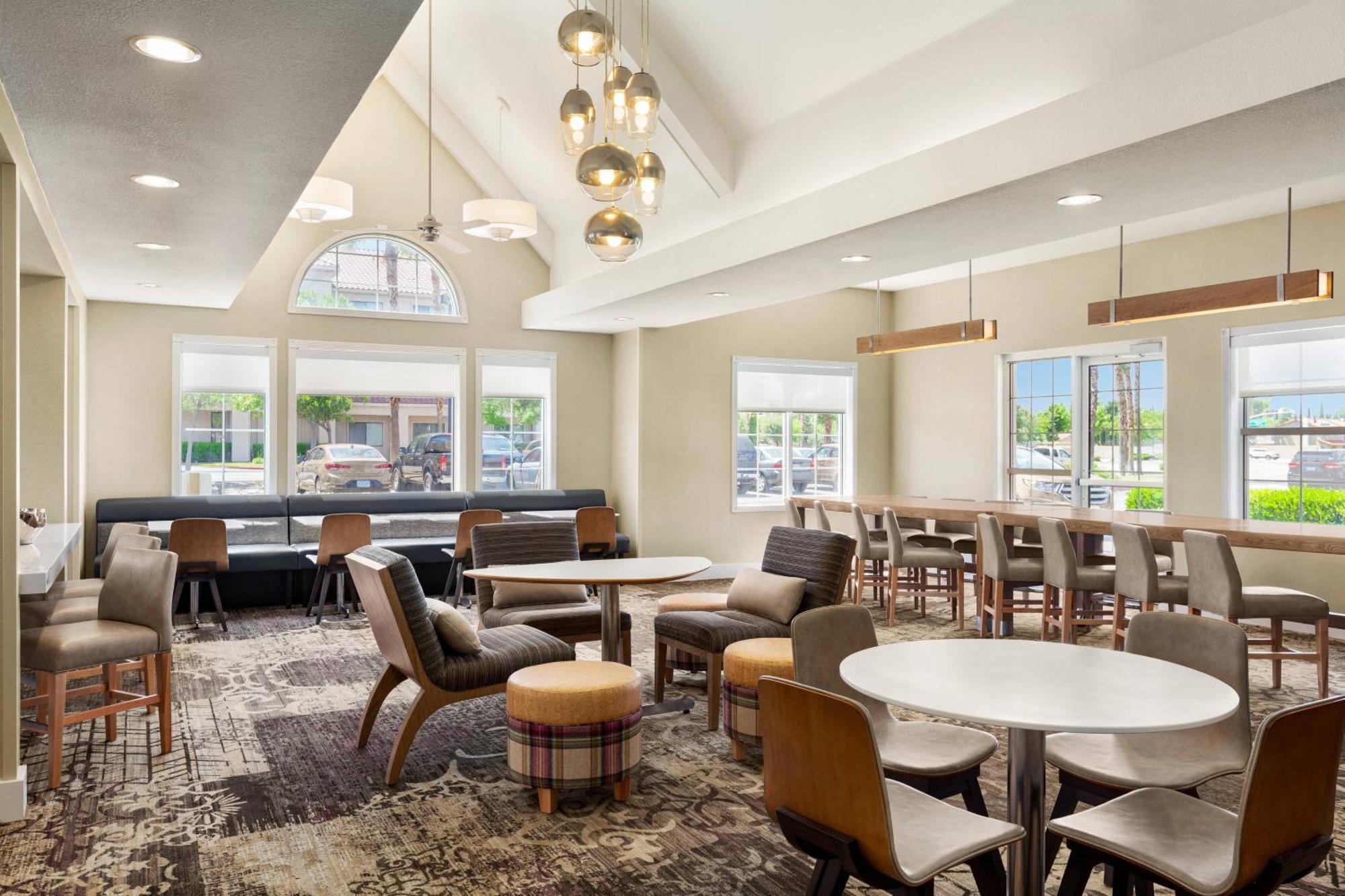 Hotel By Marriott Lancaster