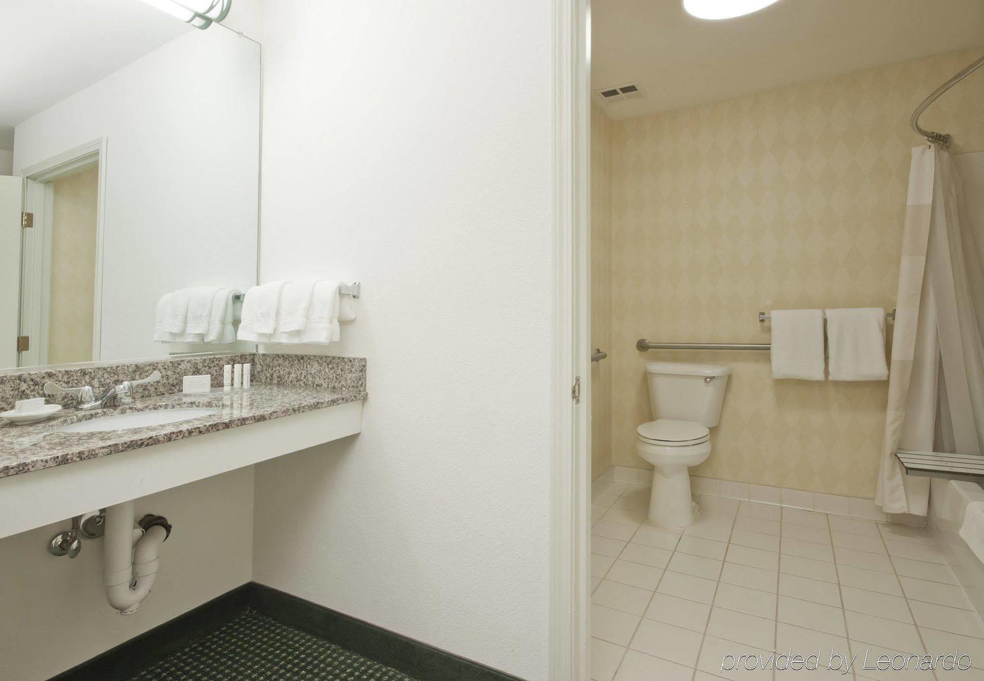 By Marriott Lancaster Hotel 3*
