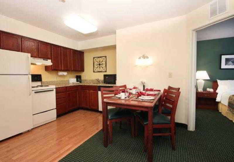 By Marriott Lancaster Hotel 3*