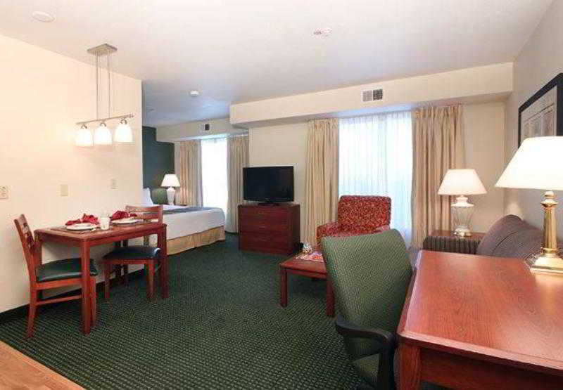By Marriott Lancaster Hotel